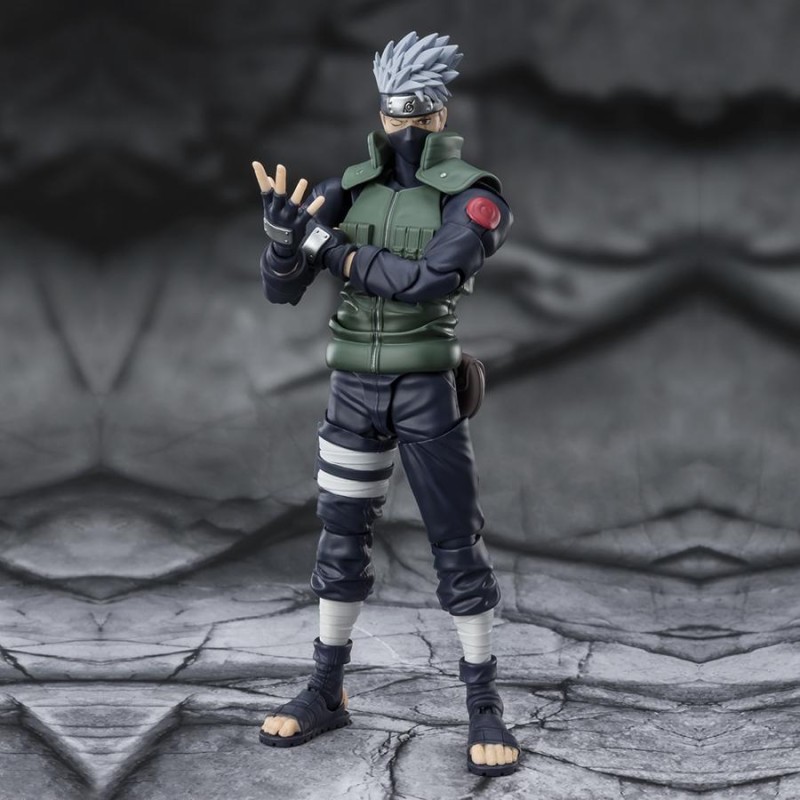 NARUTO SHIPPUDEN - KAKASHI HATAKE - FIGURINE S. H. FIGUARTS 16CM Figurines Bruno Vidéo